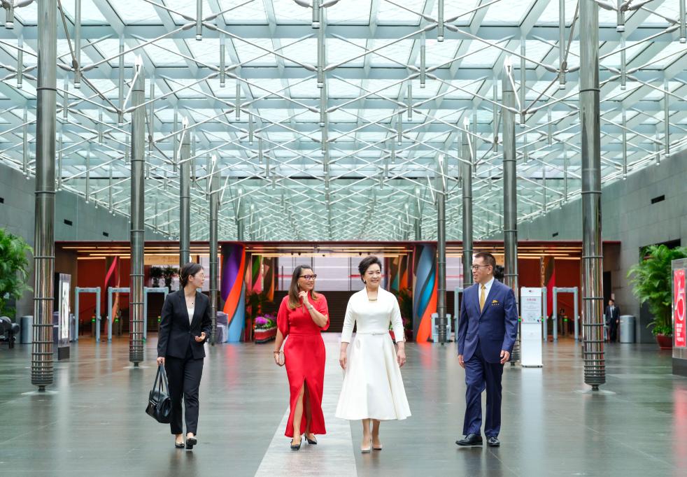 Peng Liyuan and Brazil's first lady visit China's National Center for the Performing Arts