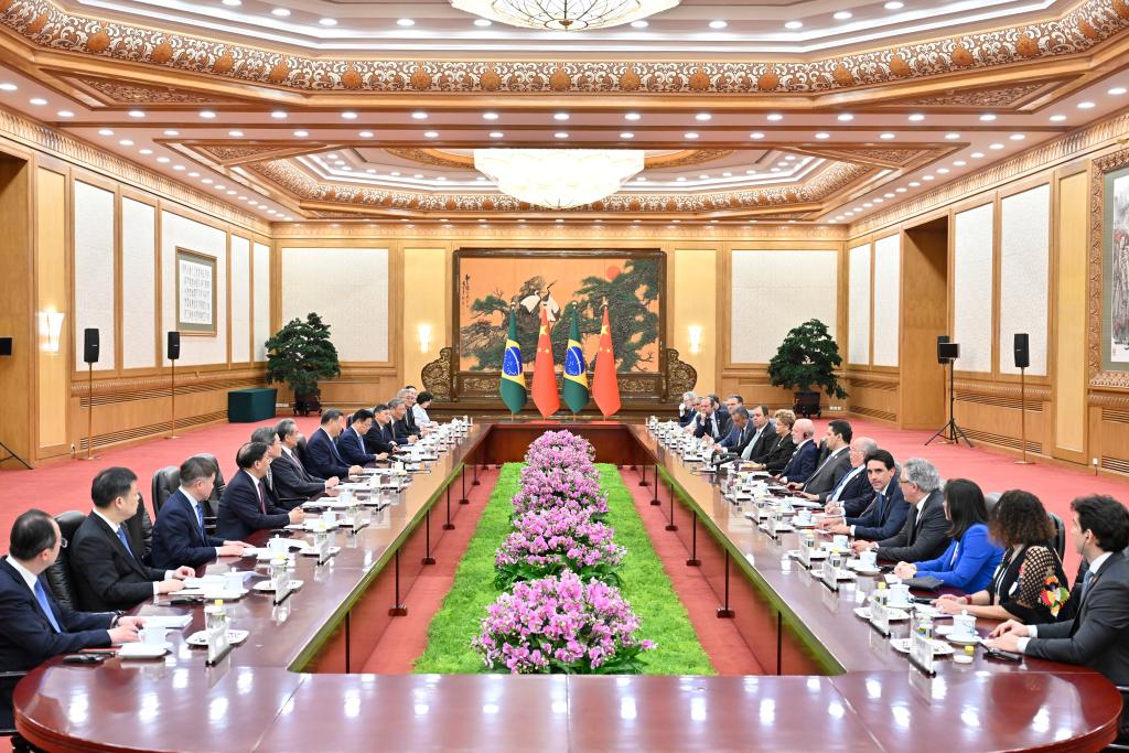 Xi holds talks with Brazilian president
