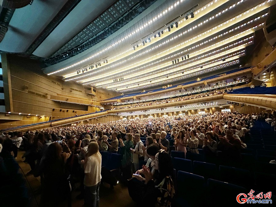 Popular Chinese dance-poetry drama shining at the Chekhov International Theatre Festival