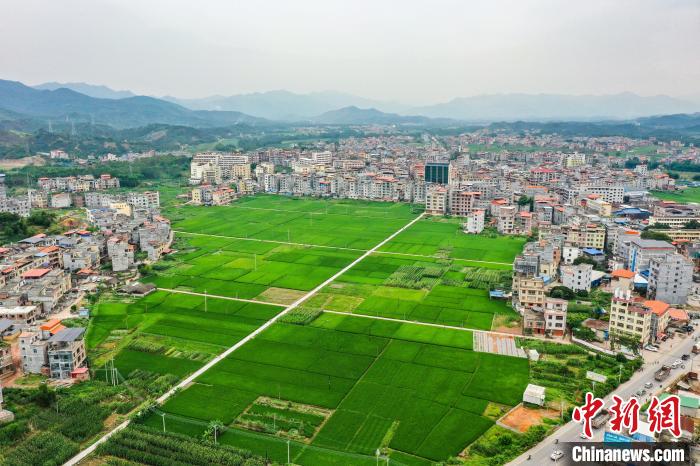 Aerial view of town in S China’s Guangxi
