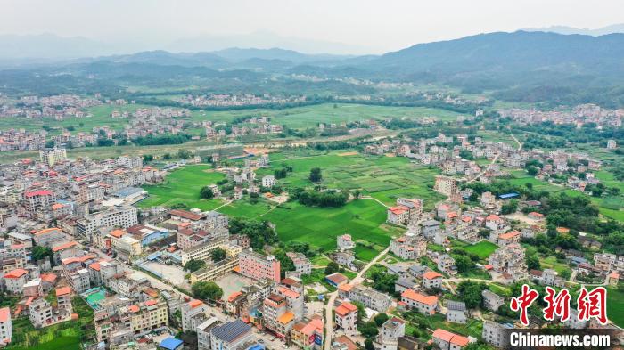 Aerial view of town in S China’s Guangxi