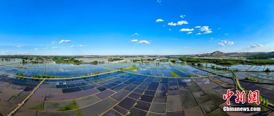 “Mirror in the Sky” in N China’s Inner Mongolia