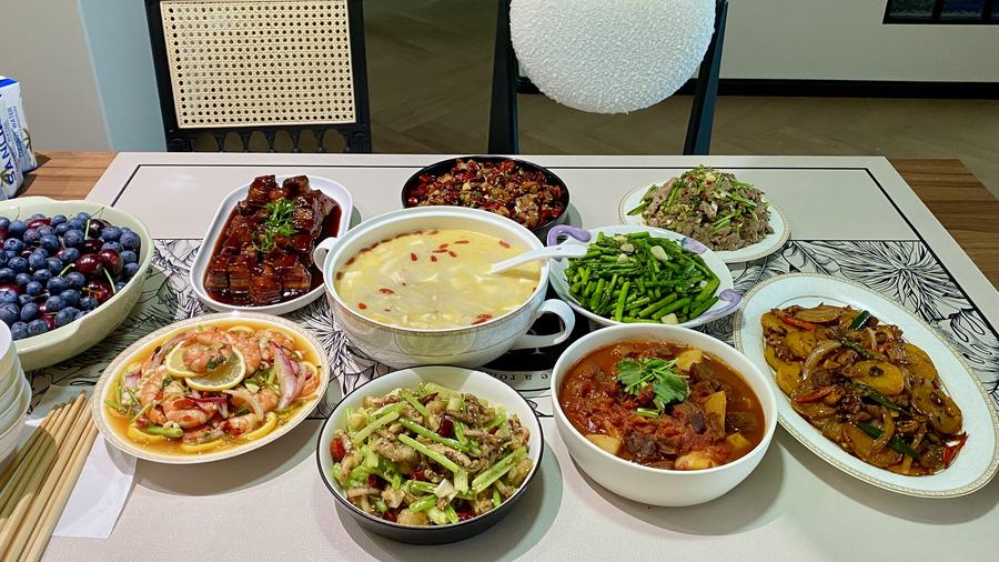 China's young kitchen wizards establishing careers as on-demand chefs