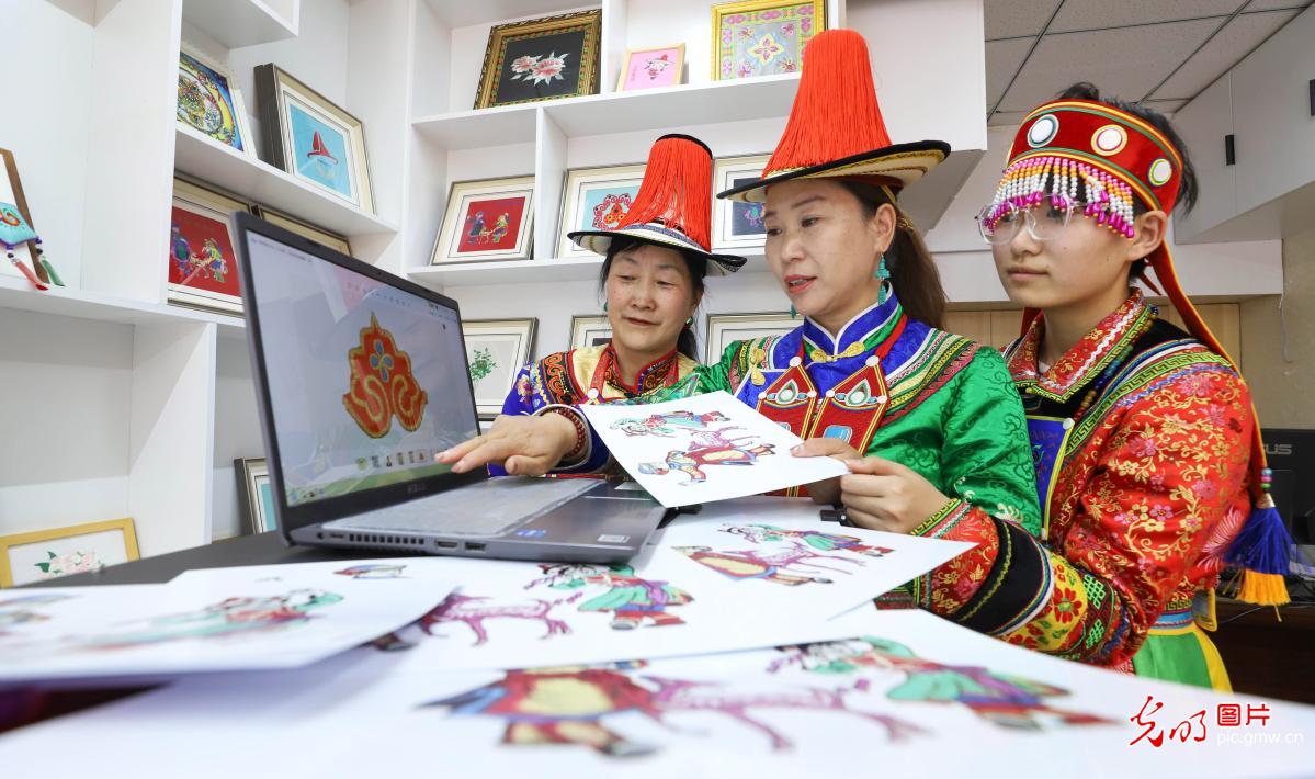 Technologies boost intangible cultural heritage inheritance in NW China’s Gansu