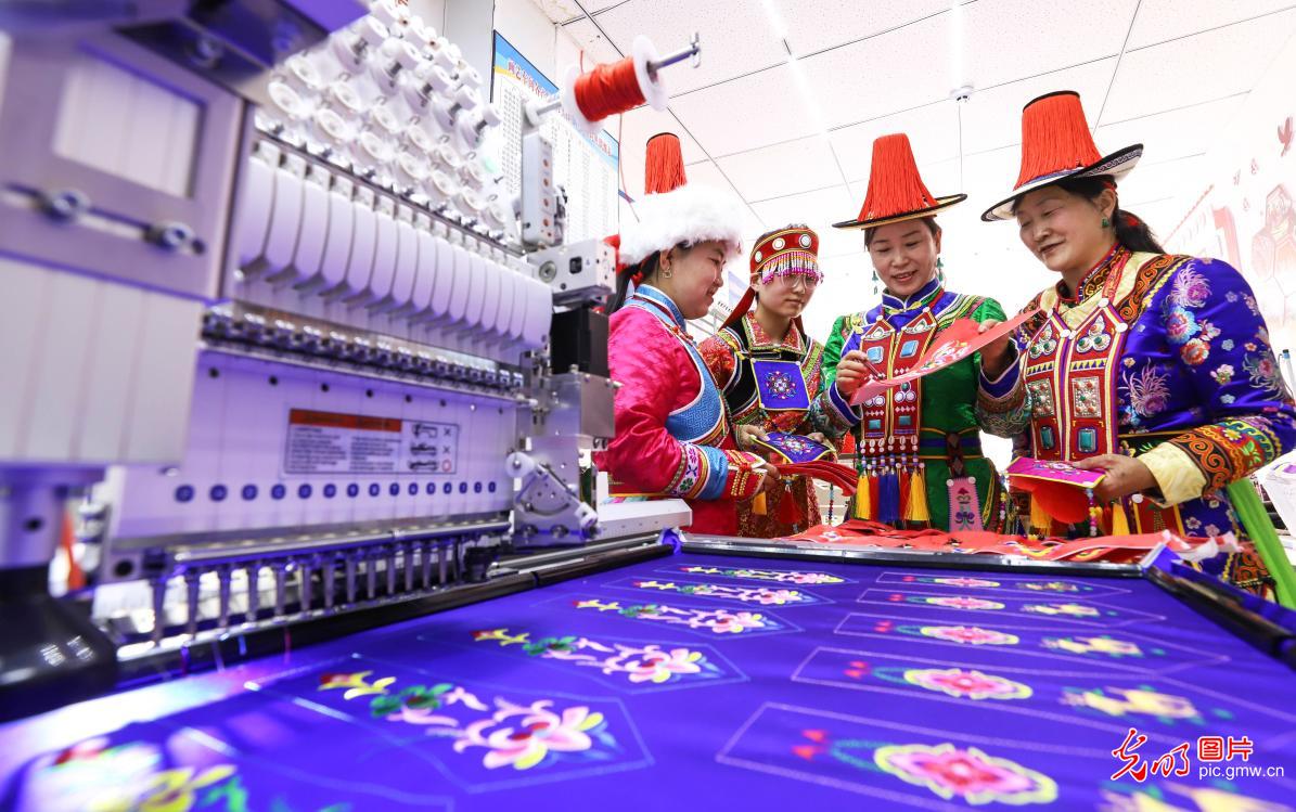 Technologies boost intangible cultural heritage inheritance in NW China’s Gansu