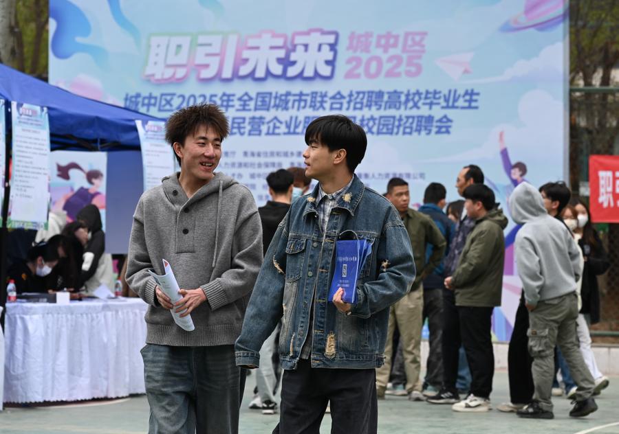 China takes multiple measures to support college graduates' employment
