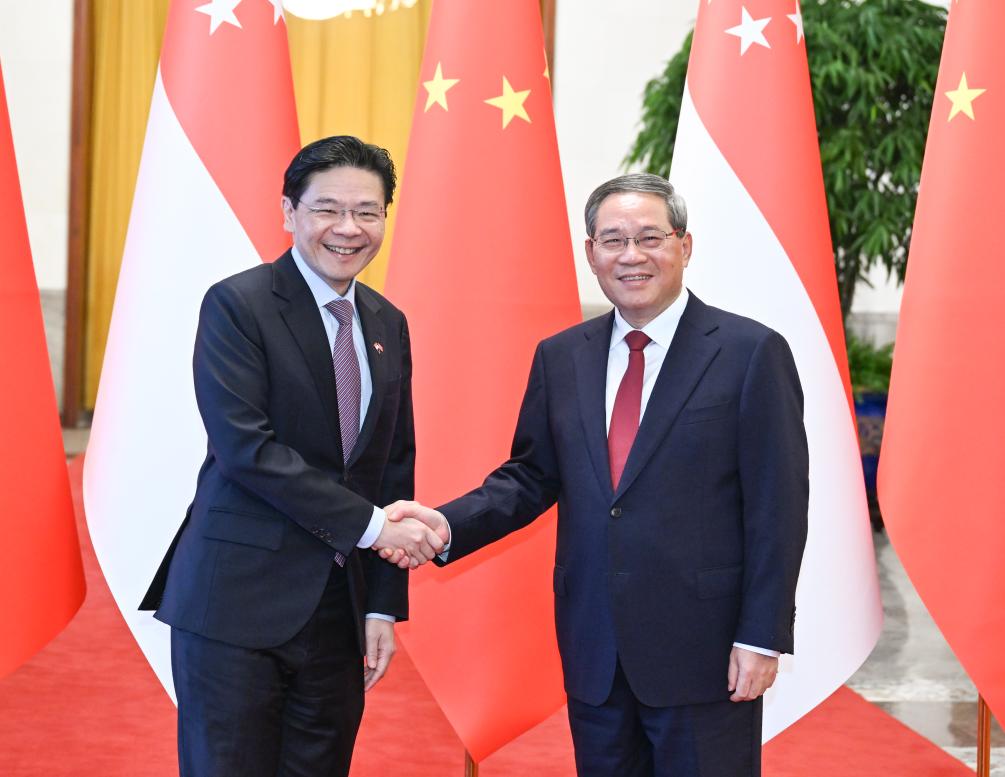 Chinese premier holds talks with Singaporean PM