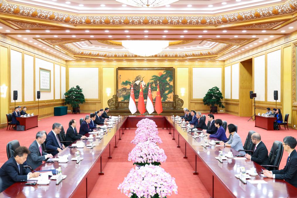 Chinese premier holds talks with Singaporean PM