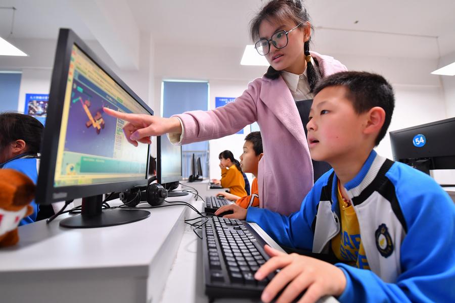Scientists join classrooms to inspire teenagers to become innovators
