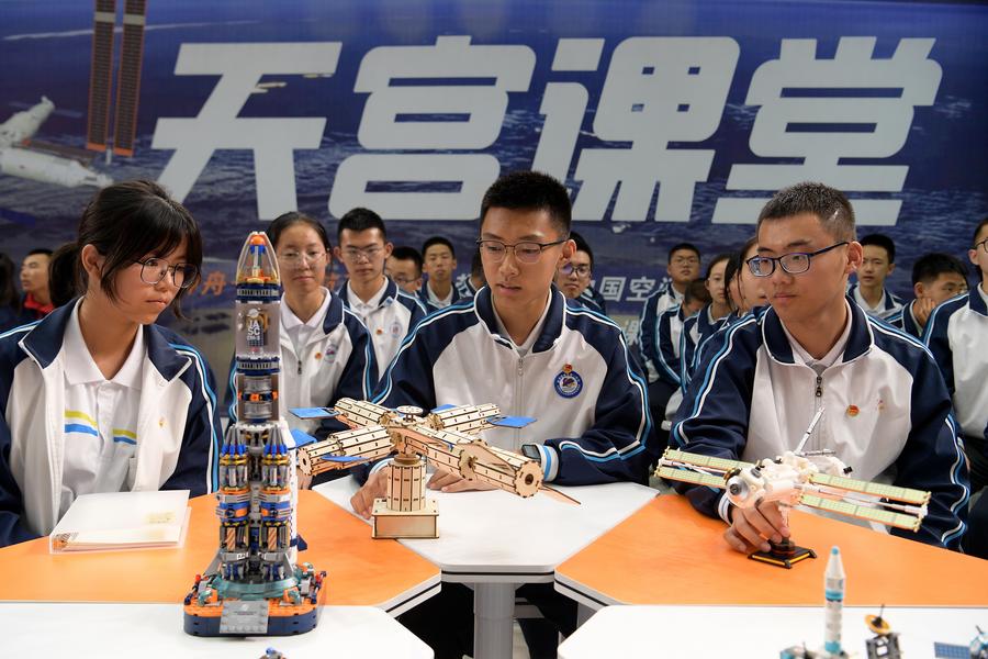 Scientists join classrooms to inspire teenagers to become innovators
