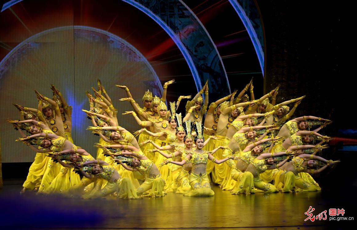 Art troupe performs Dunhuang cultural drama at grand theater in northwest China's Gansu Province