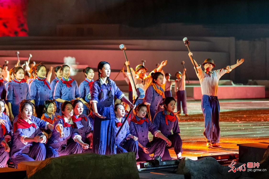 Large-scale live show celebrates red flag canal spirit in central China's Henan Province