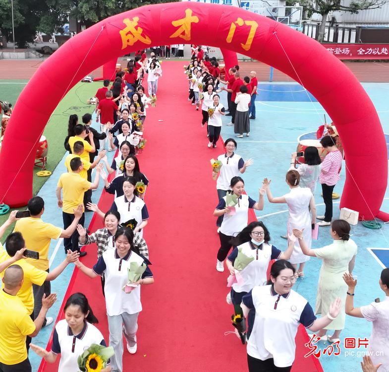 Creative blessings cheer on students ahead of China's national college entrance exam