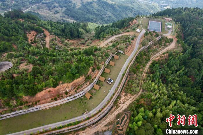 Ancient village attracts tourists when heat wave to come in SE China’s Fujian