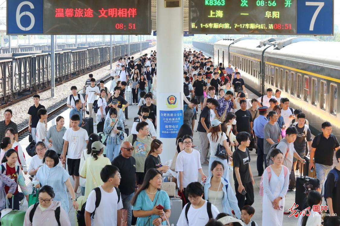Summer railway travel rush kicks off as new train operation plan takes effect across China