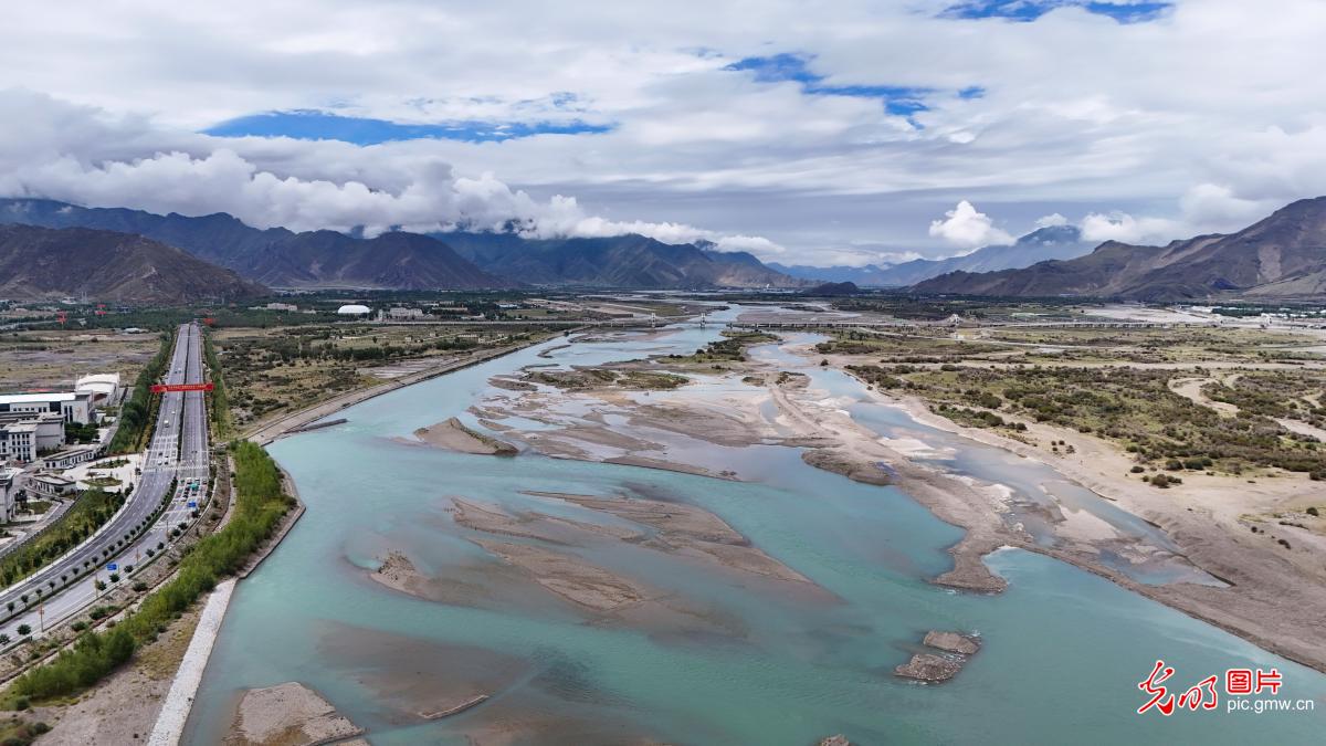 Lhasa River's majesty in SW China’s Tibet