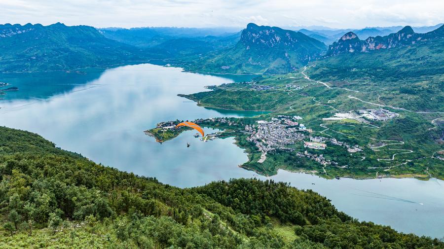 Karst terrain in southwest China offers sweet summer escape
