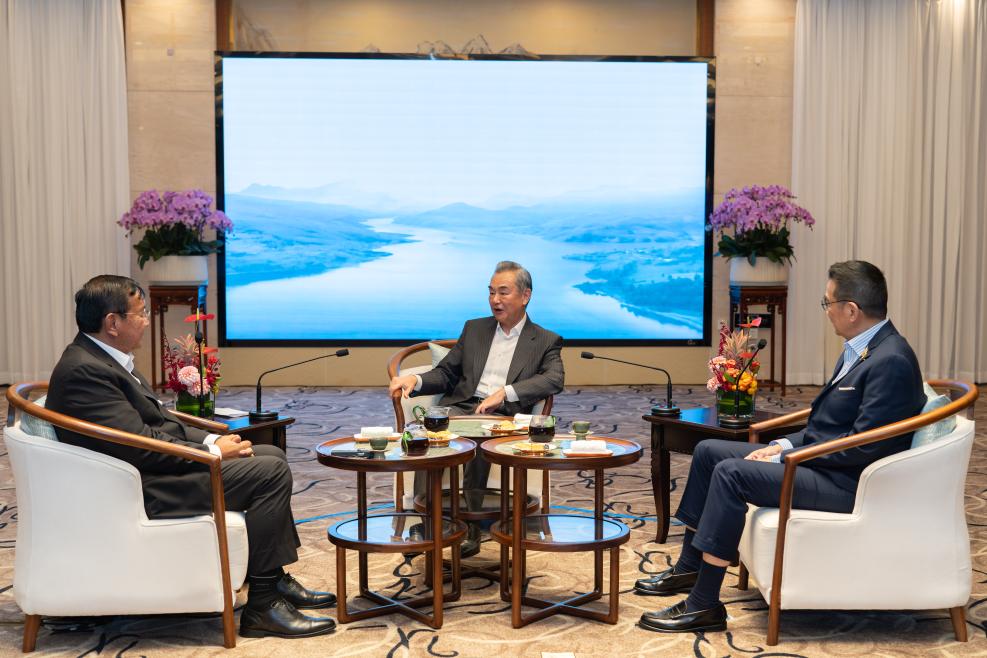 Chinese, Cambodian, Thai FMs share tea gathering in SW China