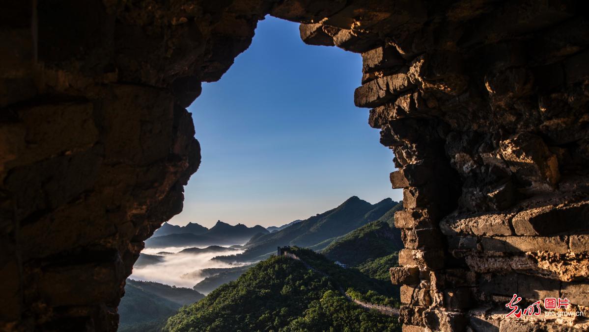 Sea of clouds over the Great Wall