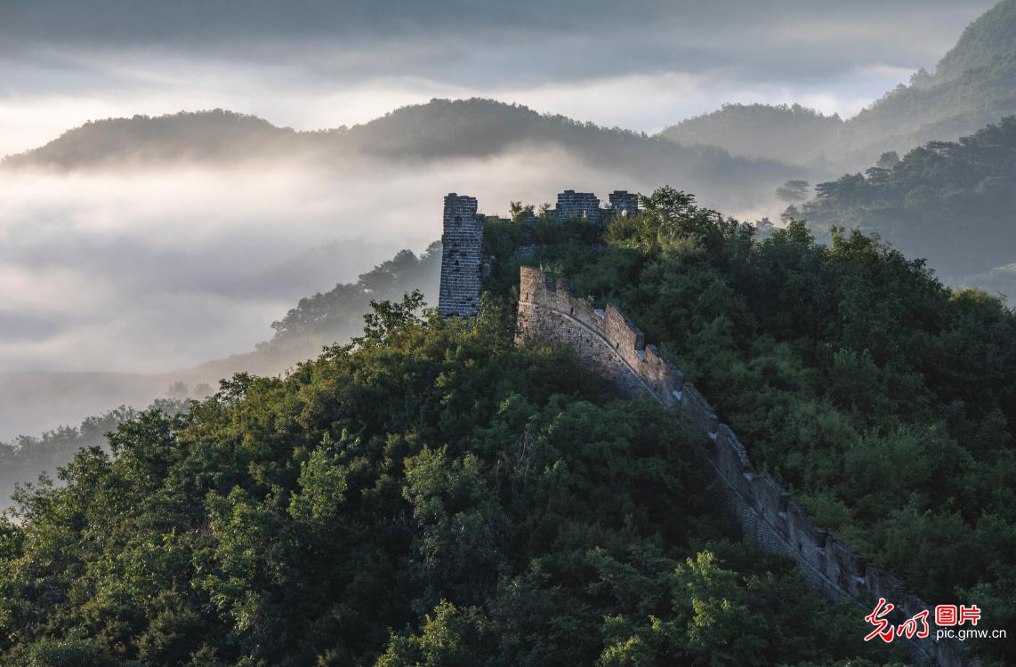 Sea of clouds over the Great Wall