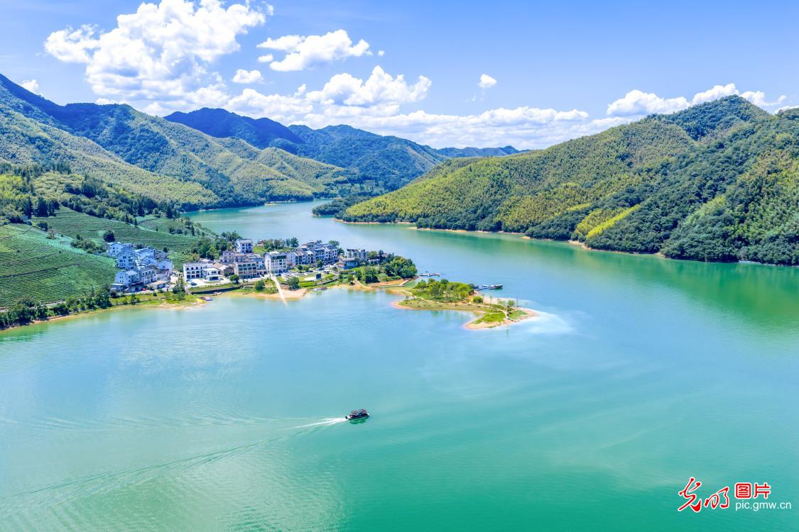 Scenic Beauty of Taiping Lake