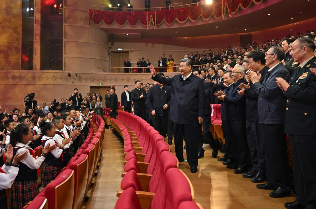 Xi attends gala marking 60th founding anniversary of Xizang Autonomous Region