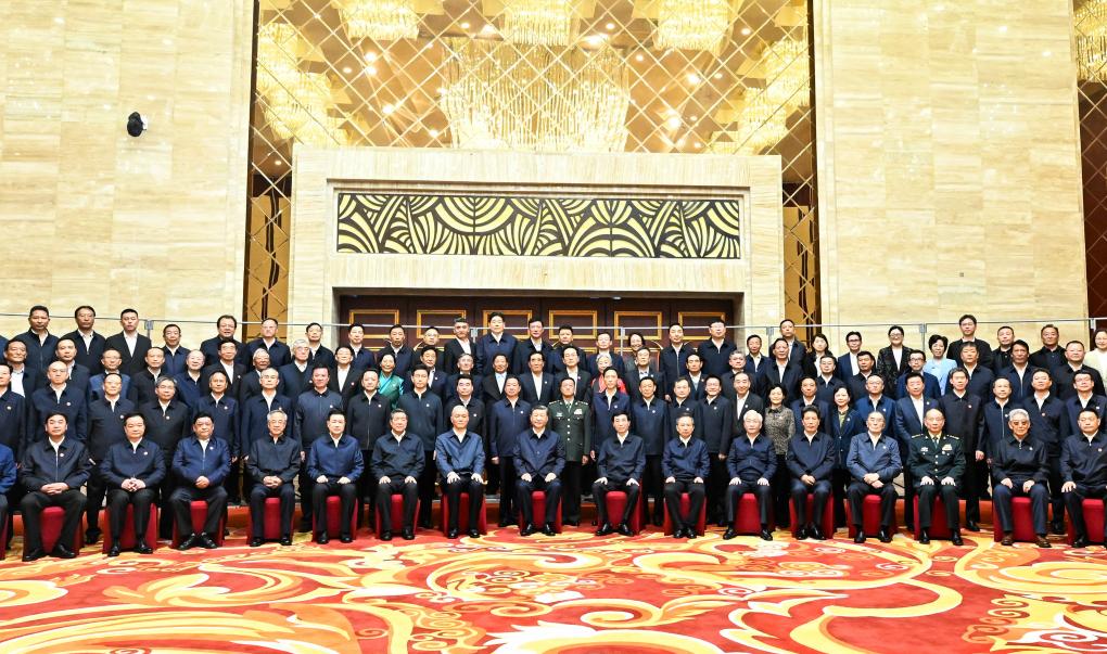 Xi urges concerted efforts for modernization when meeting representatives from across Xizang