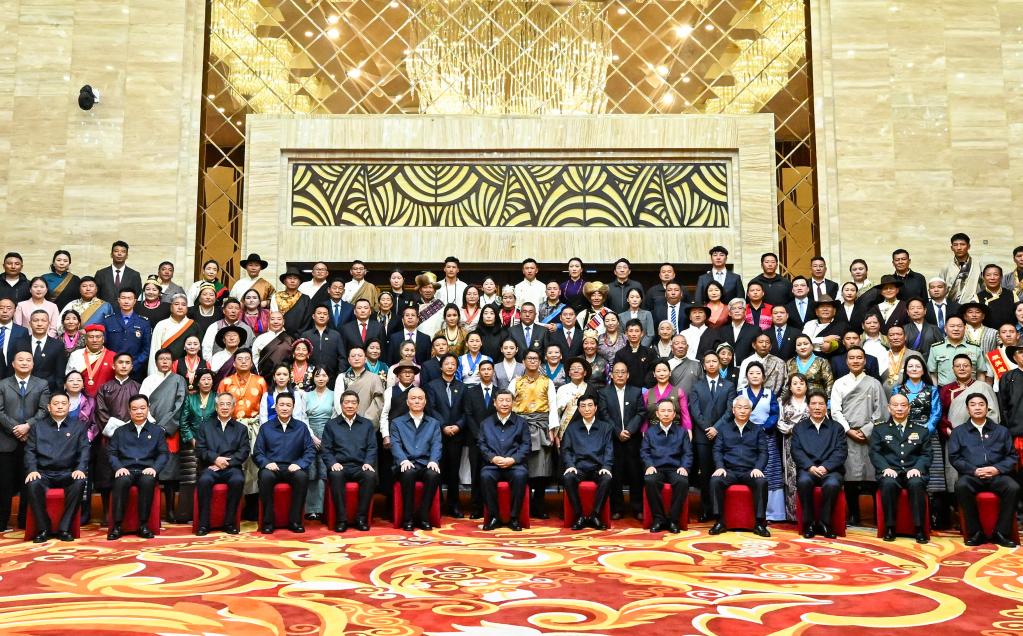 Xi urges concerted efforts for modernization when meeting representatives from across Xizang