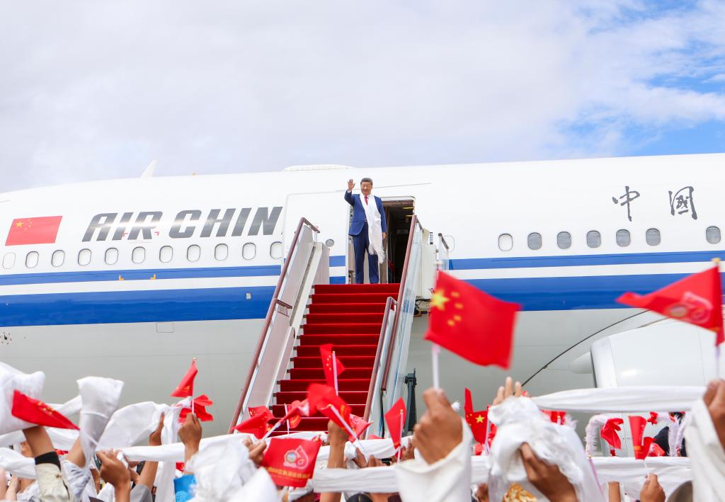 Xi leaves Xizang after attending region's 60th founding anniversary celebrations