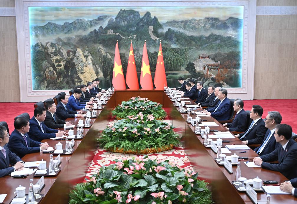 Xi meets Vietnamese prime minister