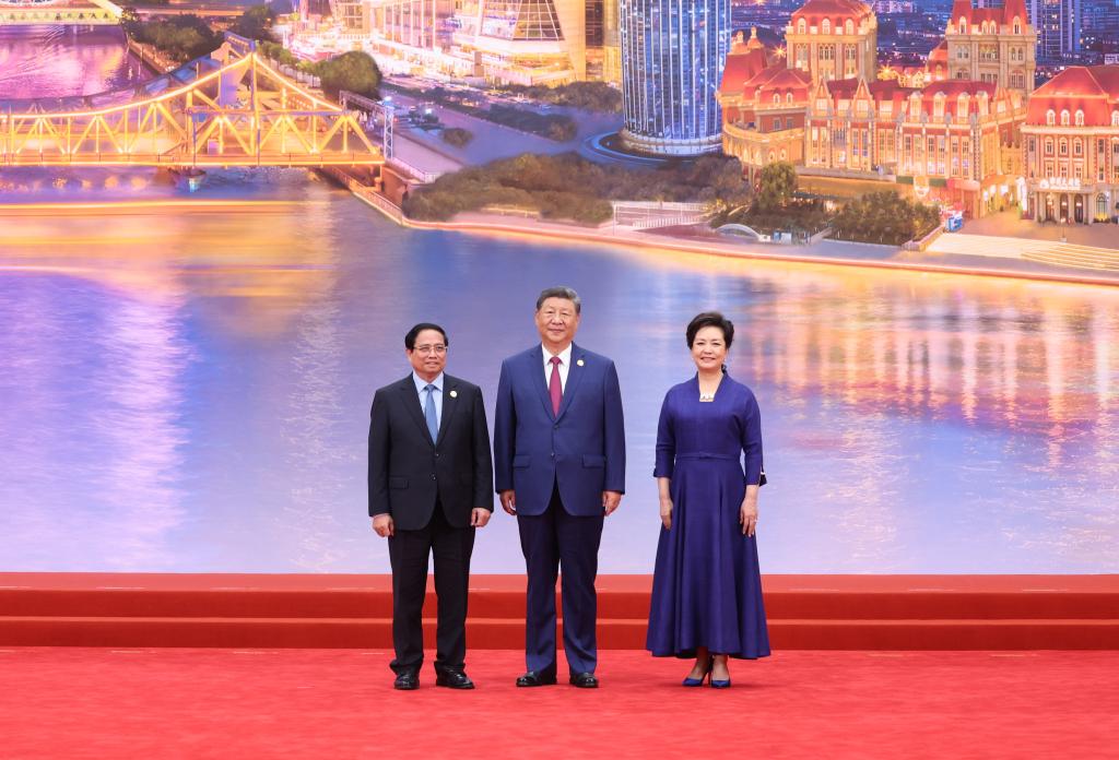 Xi says SCO bears greater responsibilities for peace, development