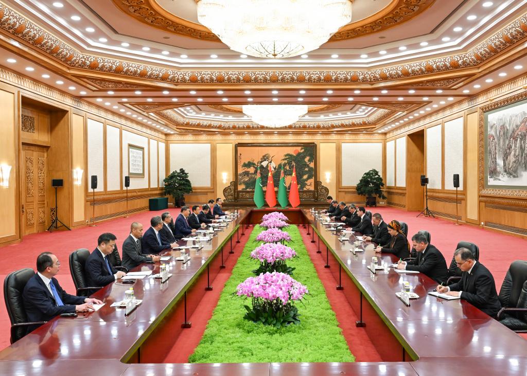 Xi meets Turkmen president