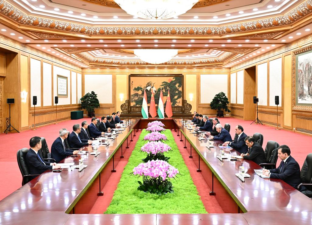 Xi meets Tajik president