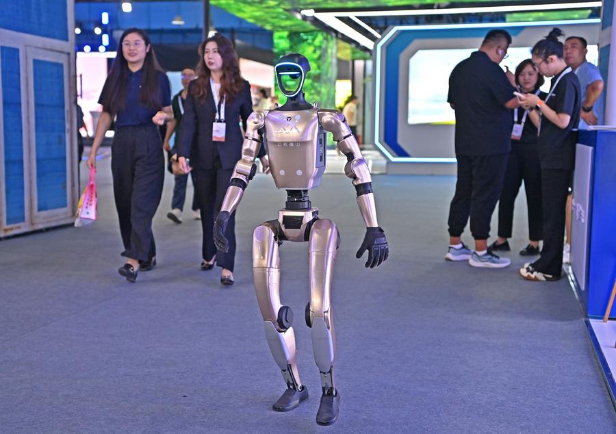 China's industrial internet drives smart manufacturing, zero-carbon transition