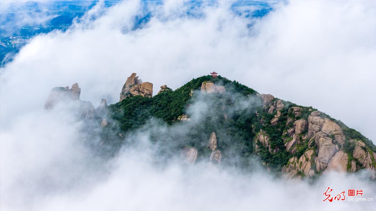 Mist-shrouded mountains create breathtaking scenery in E China's Anhui