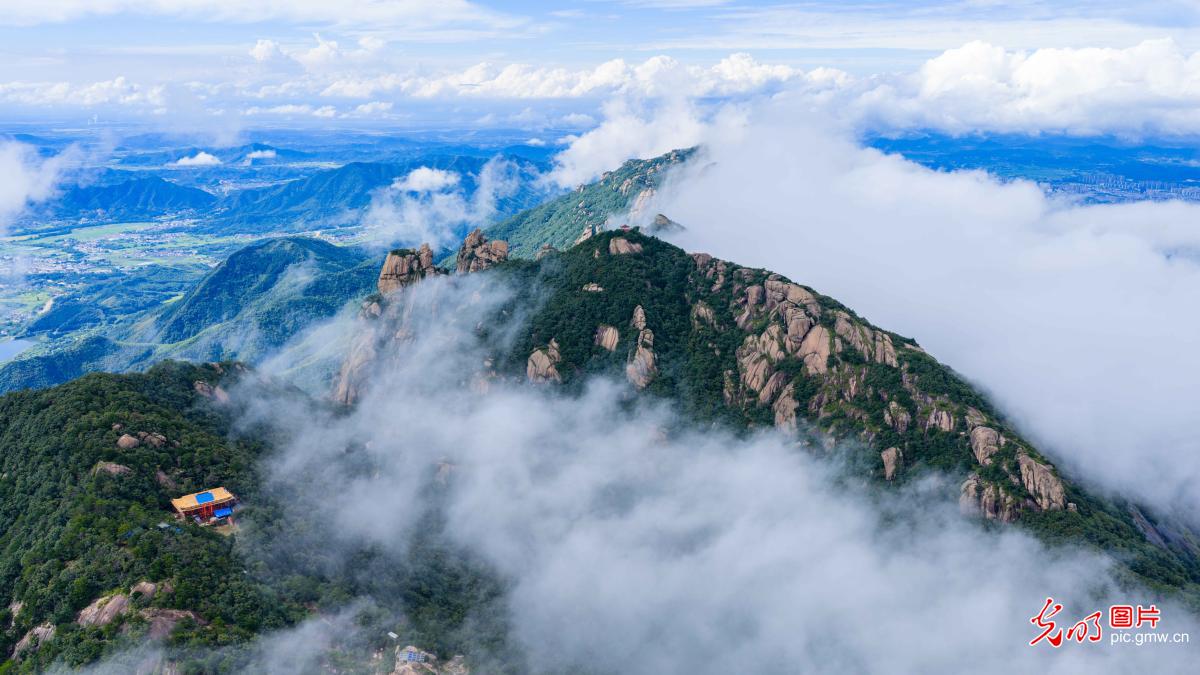 Mist-shrouded mountains create breathtaking scenery in E China's Anhui