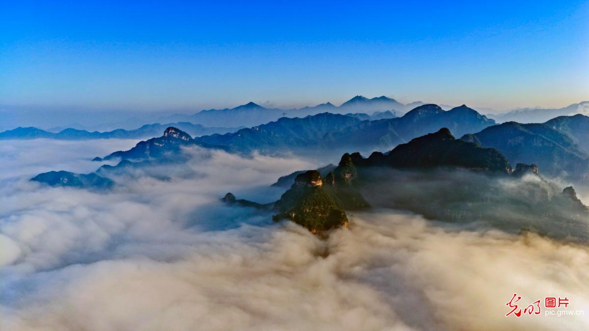 Cloud sea after rain paints magnificent mountain landscape in N China's Hebei