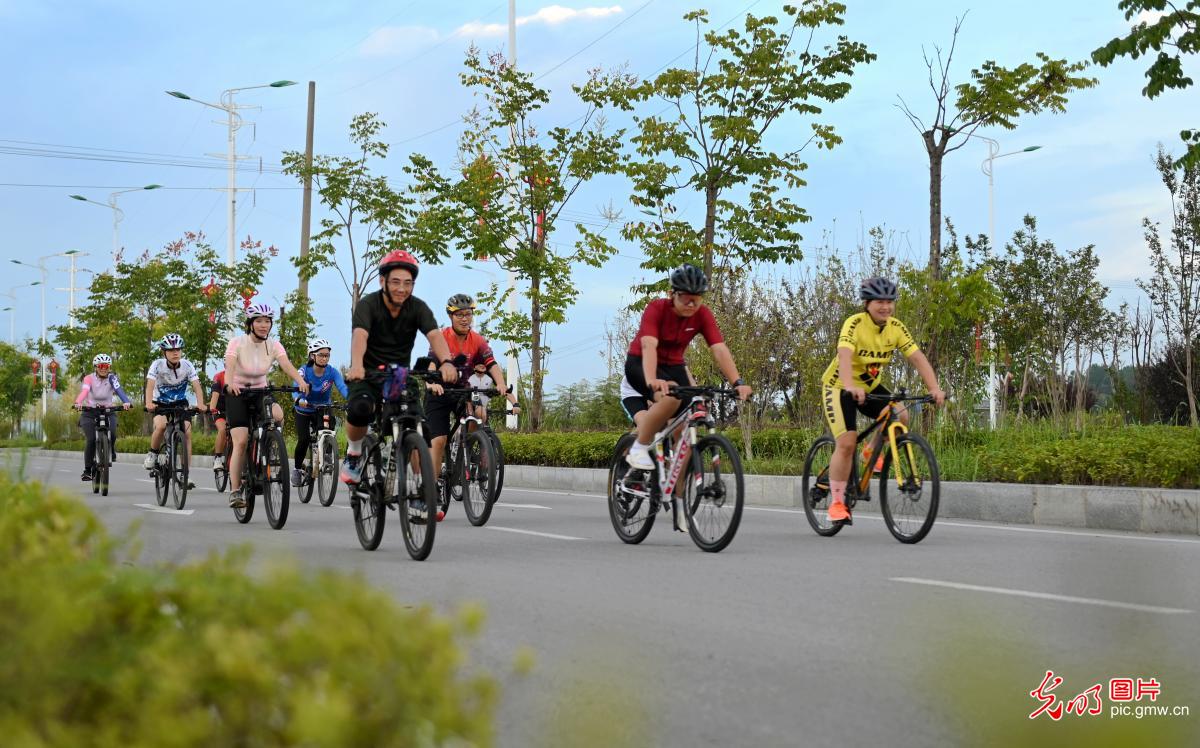 Cyclists across China celebrate World Cycling Day, promoting green lifestyles