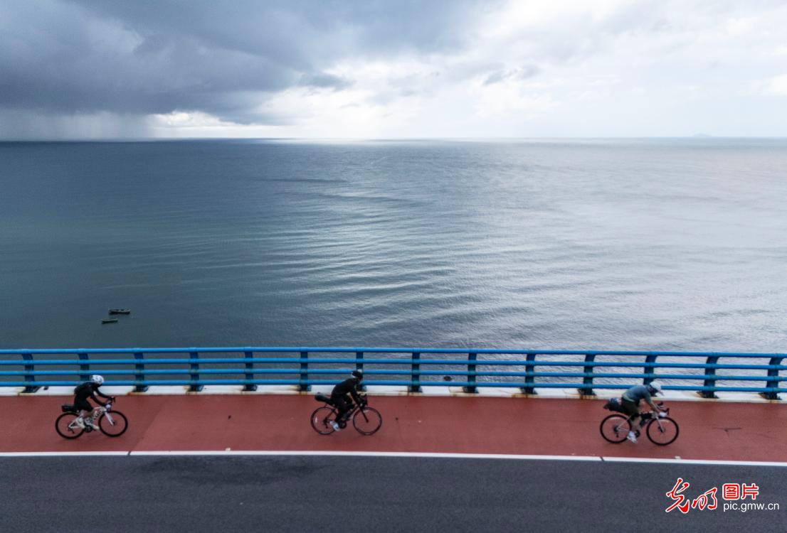 Cyclists across China celebrate World Cycling Day, promoting green lifestyles