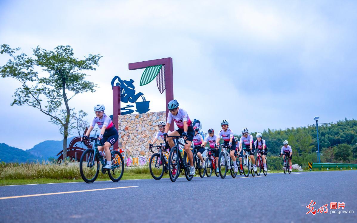 Cyclists across China celebrate World Cycling Day, promoting green lifestyles