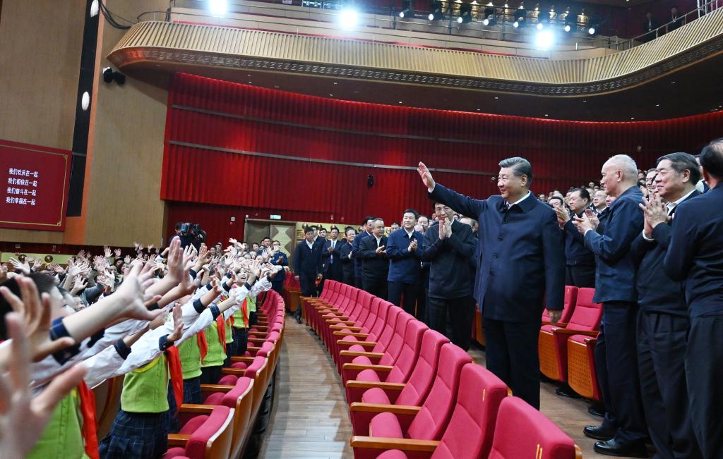 Xi attends gala marking 70th founding anniversary of Xinjiang Uygur Autonomous Region