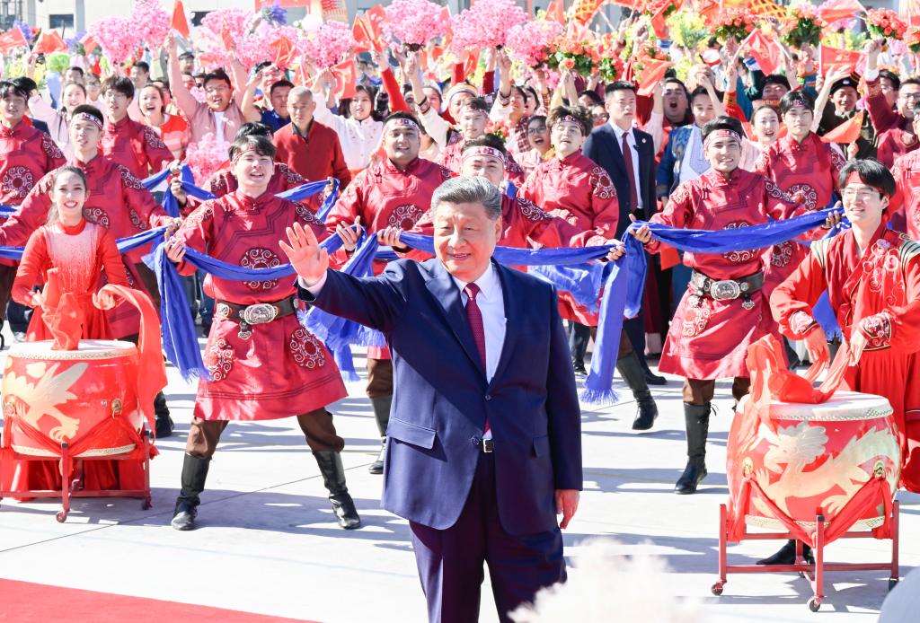 Xi leaves for Beijing after attending celebrations for Xinjiang Uygur Autonomous Region's 70th founding anniversary