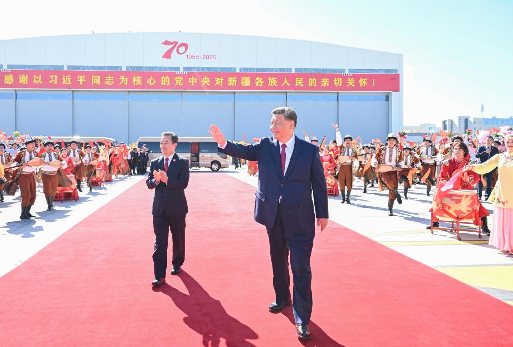 Xi leaves for Beijing after attending celebrations for Xinjiang Uygur Autonomous Region's 70th founding anniversary