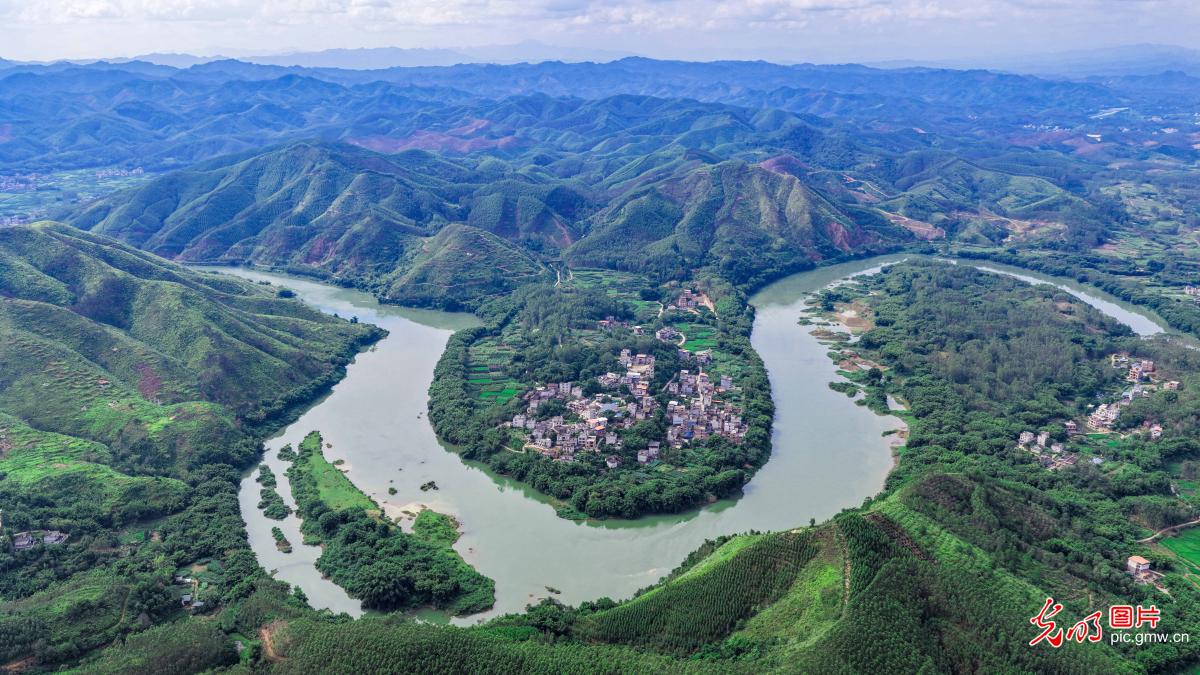 Ecological beauty along Mengjiang River in S China's Guangxi