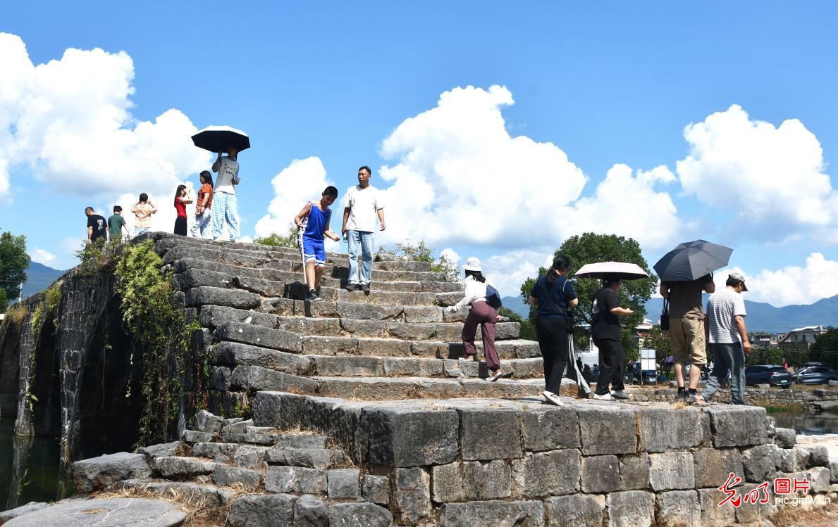 Tourists visit Shanggantang Ancient Village in C China's Hunan