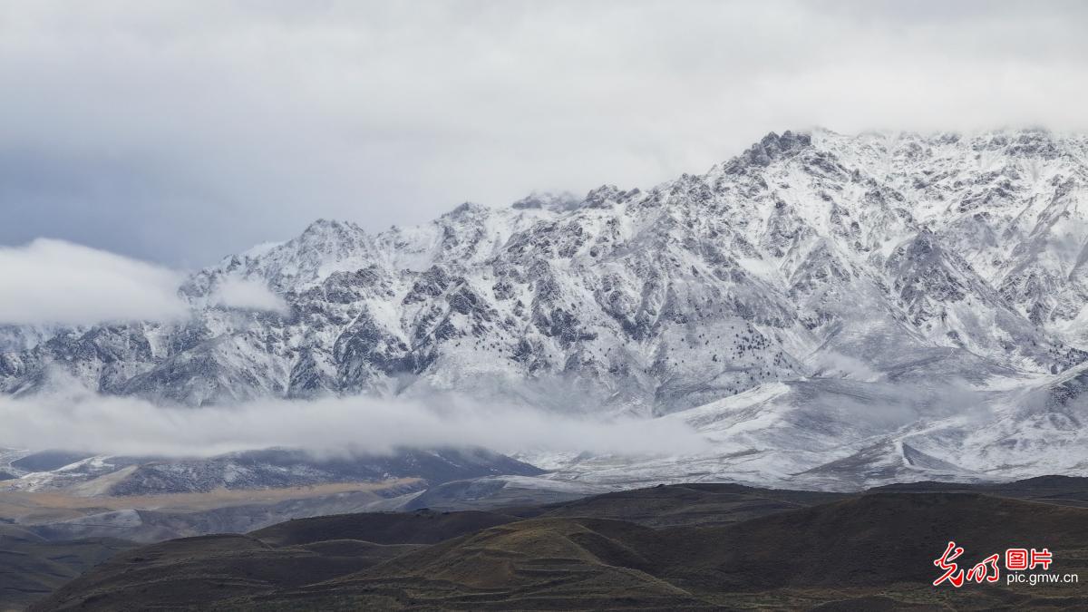 Spellbinding autumn views at the foot of Qilian Mountains