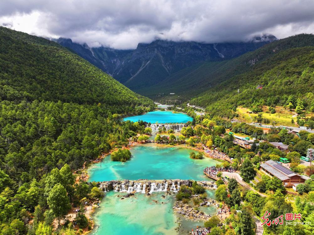 Visitors drawn to Blue Moon Valley in SW China's Yunnan