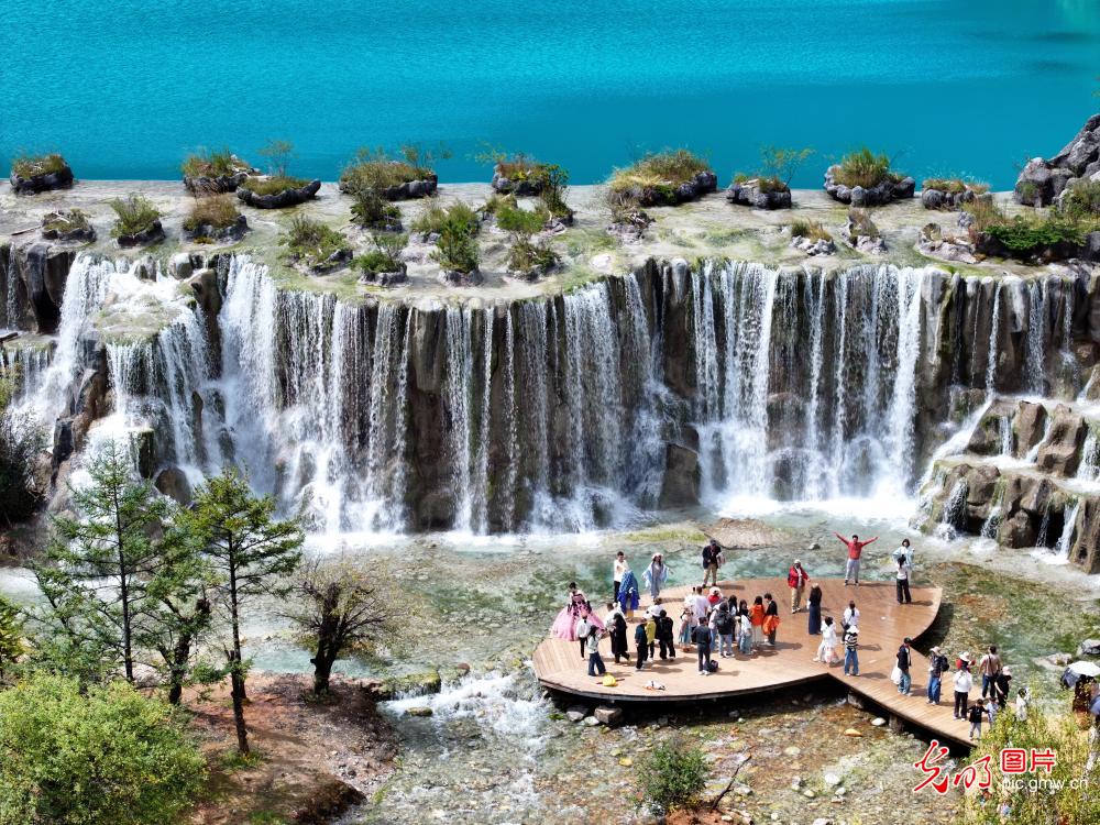 Visitors drawn to Blue Moon Valley in SW China's Yunnan