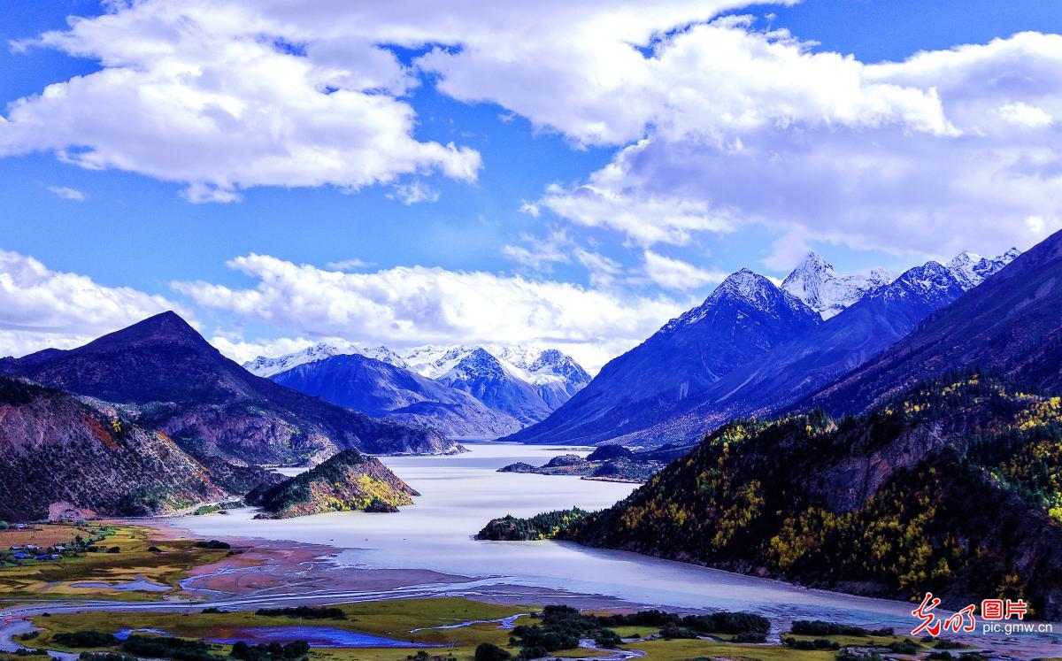 Emerald waters beneath snowy peaks: Ranwu Lake in China's Xizang