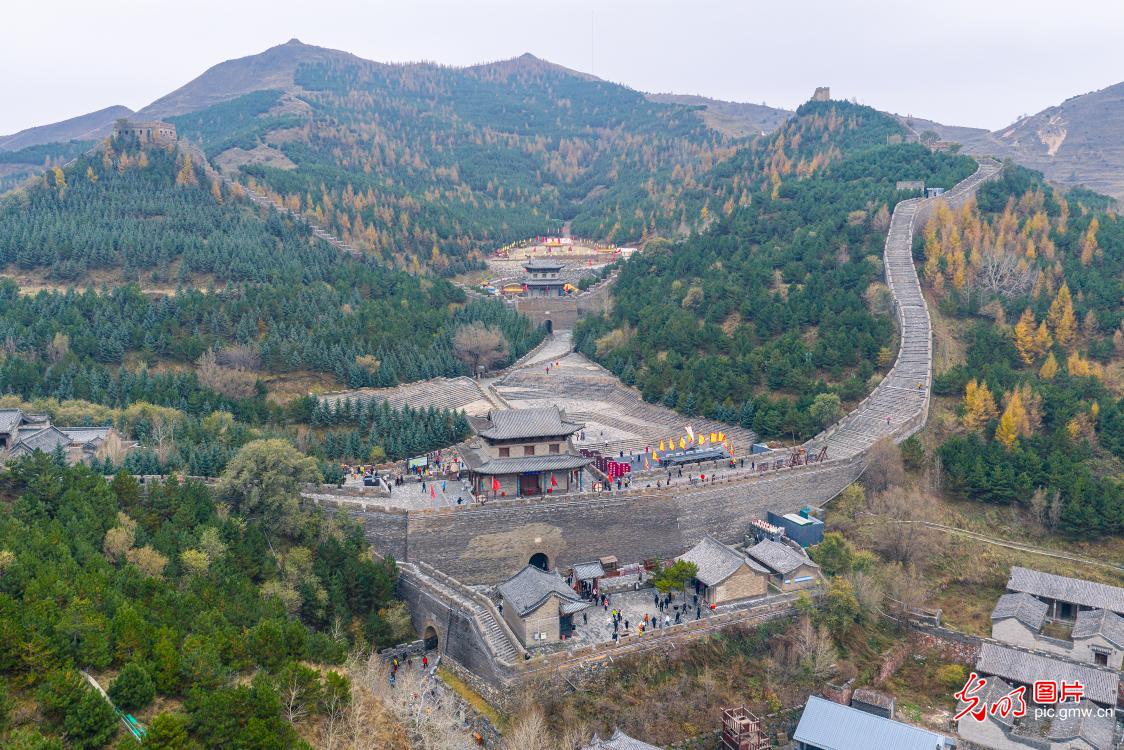 Yanmen Pass welcomes autumn visitors in N China's Shanxi